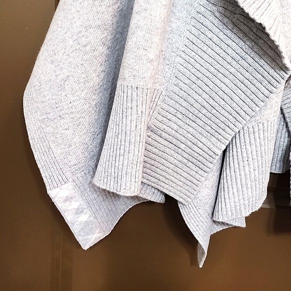 Burberry Cashmere Cape - Picture 3 of 6